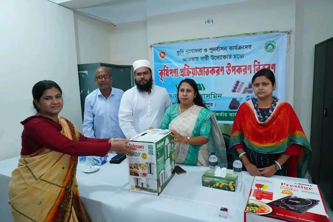 শেরপুরে নারী উদ্যোক্তার মাঝে কৃষি পণ্য প্রক্রিয়াজাতকরণ উপকরণ বিতরণ