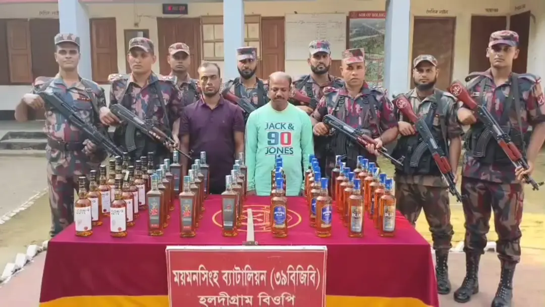 ঝিনাইগাতী সীমান্তে বিজিবির অভিযানে  ৫০ বোতল ভারতীয় মদসহ আটক ২
