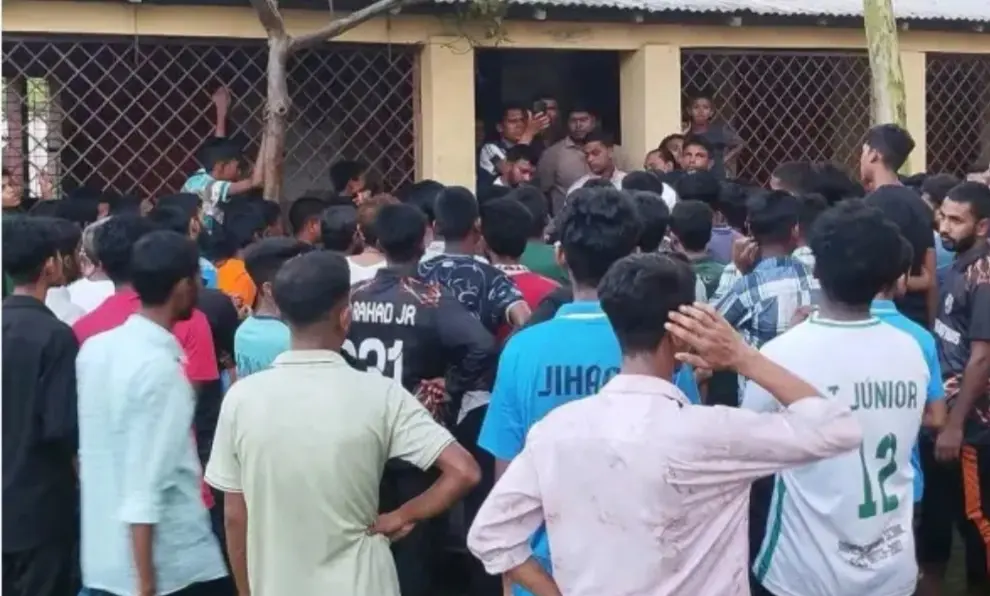 শেরপুরে এসএসসিতে গণহারে ফেল, শিক্ষকদের কয়েক ঘণ্টা তালাবদ্ধ