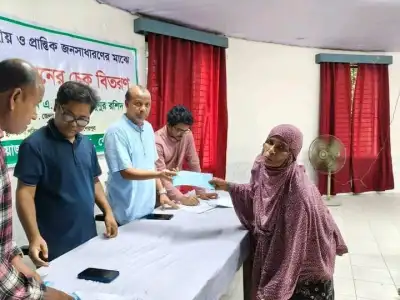 শেরপুরে অসচ্ছল রোগী ও দরিদ্র মেধাবী শিক্ষার্থীদের পাশে জেলা পরিষদ