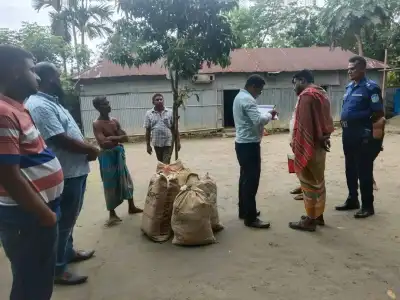 শেরপুরে পরিবেশ অধিদপ্তরের অভিযানে ৩১৩ কেজি অবৈধ পলিথিন জব্দ