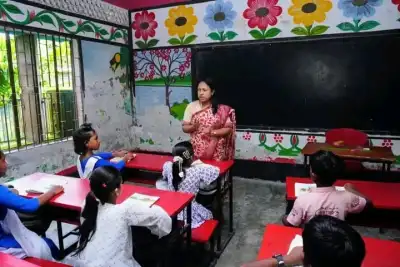 শেরপুরে দুই সরকারি প্রাথমিক বিদ্যালয় পরিদর্শন, শিক্ষার্থীদের শিক্ষা উপকরণ ও ক্রীড়া সামগ্রী বিতরণ