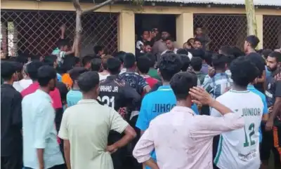 শেরপুরে এসএসসিতে গণহারে ফেল, শিক্ষকদের কয়েক ঘণ্টা তালাবদ্ধ