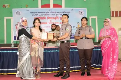 পুলিশ লাইন্স একাডেমির কৃতী শিক্ষার্থীদের আইজিপি শিক্ষাবৃত্তি প্রদান