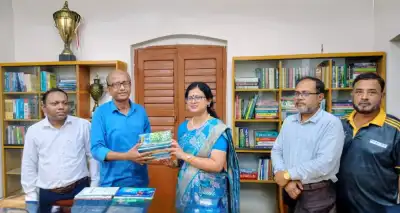 শেরপুর পৌরসভা গণগ্রন্থাগারে গাঙচিলের উদ্যোগে লেখকদের ৪৪টি বই প্রদান