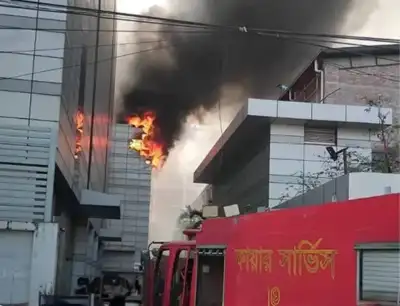 টঙ্গীতে ওষুধ কারখানার আগুন নিয়ন্ত্রণে, পুরোপুরি নেভাতে লাগতে পারে বৃহস্পতিবার সকাল