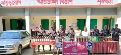 দেওয়ানগঞ্জে প্রাইভেটকার থেকে ২১৫ বোতল ভারতীয় মদ জব্দ, আটক ২